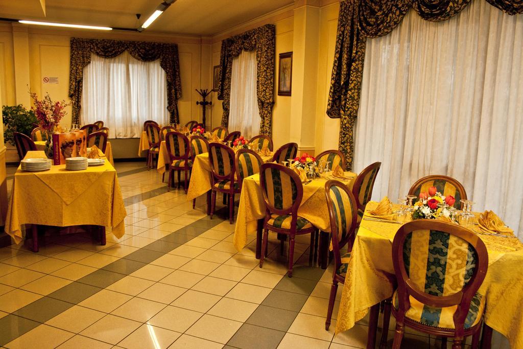 Hotel Michelangelo Рецато Екстериор снимка